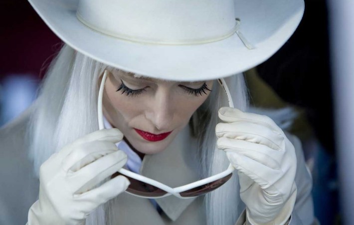 tilda-swinton-in-the-limits-of-control-b